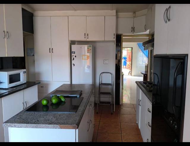 9 BEDROOM HOUSE FOR SALE IN LAUDIUM